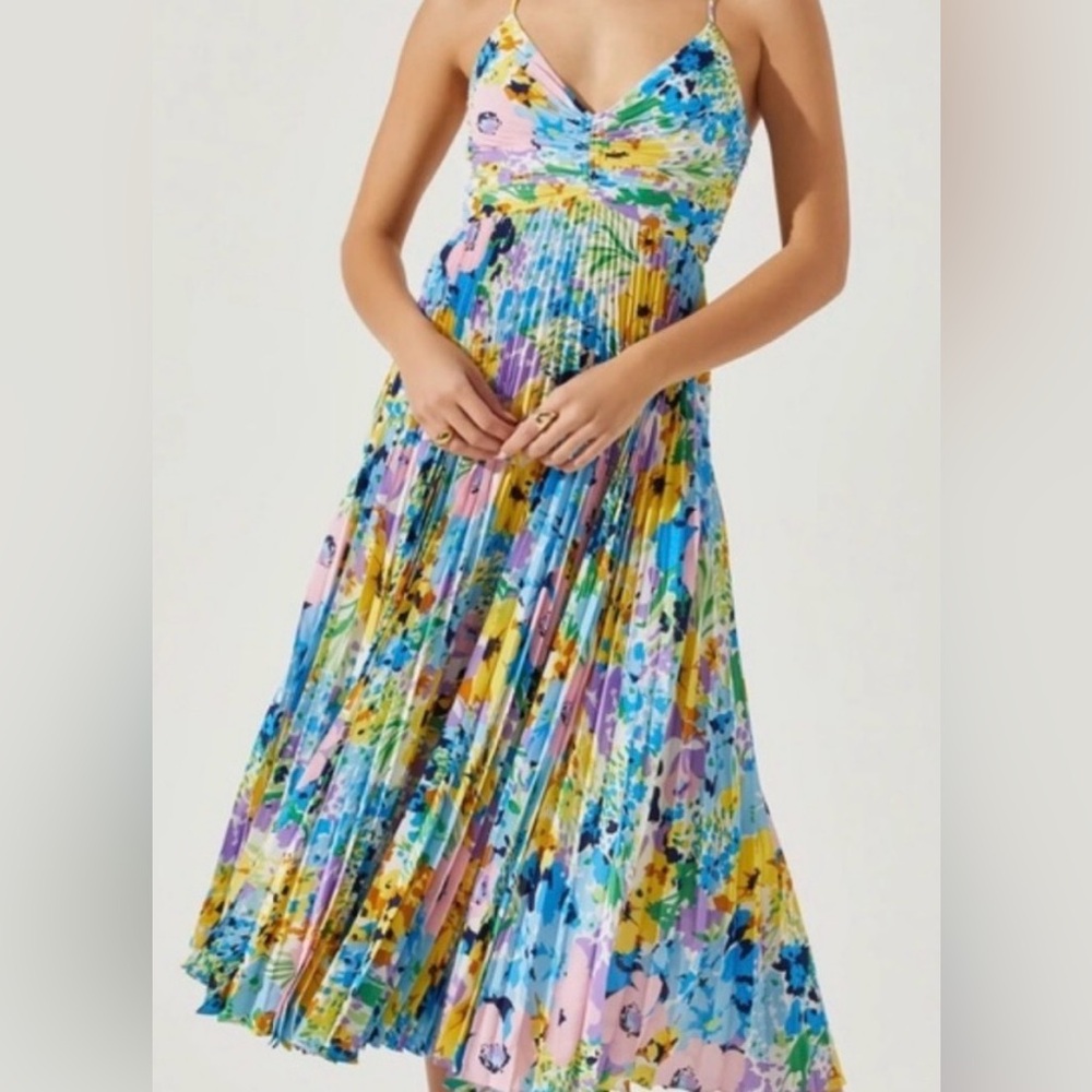 ASTR the Label BLYTHE FLORAL PLISSE MIDI DRESS IN BRIGHT FLORAL MULTI